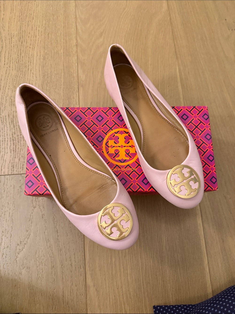 Tory Burch Light Pink Leather Logo Round-Toe Ballet Flats
